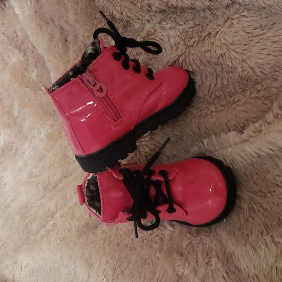 Toddler pink boots size 5 - Picture 2 of 7